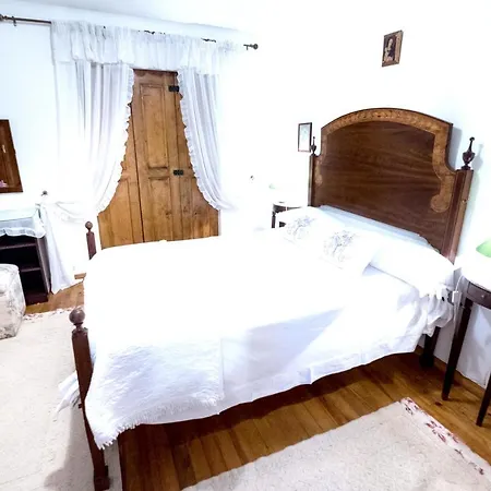 Charming With Private Pool In